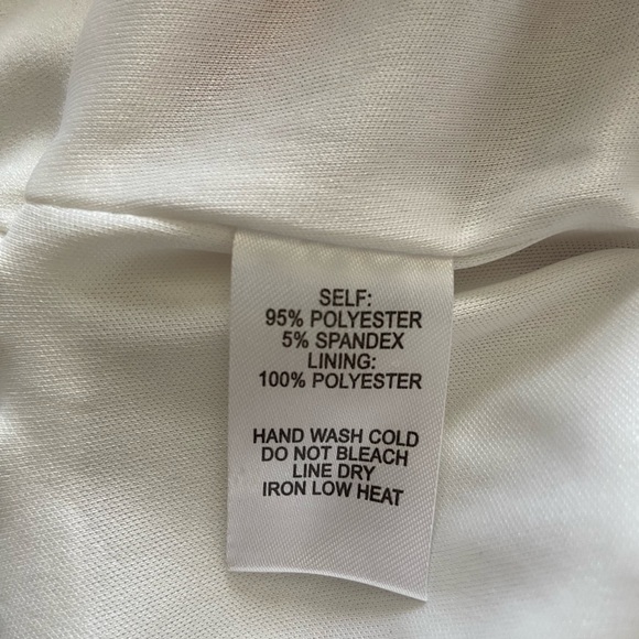 Lulu’s Rhythm Gonna Get You White embroidered shorts, summertime, size Small - Picture 8 of 10